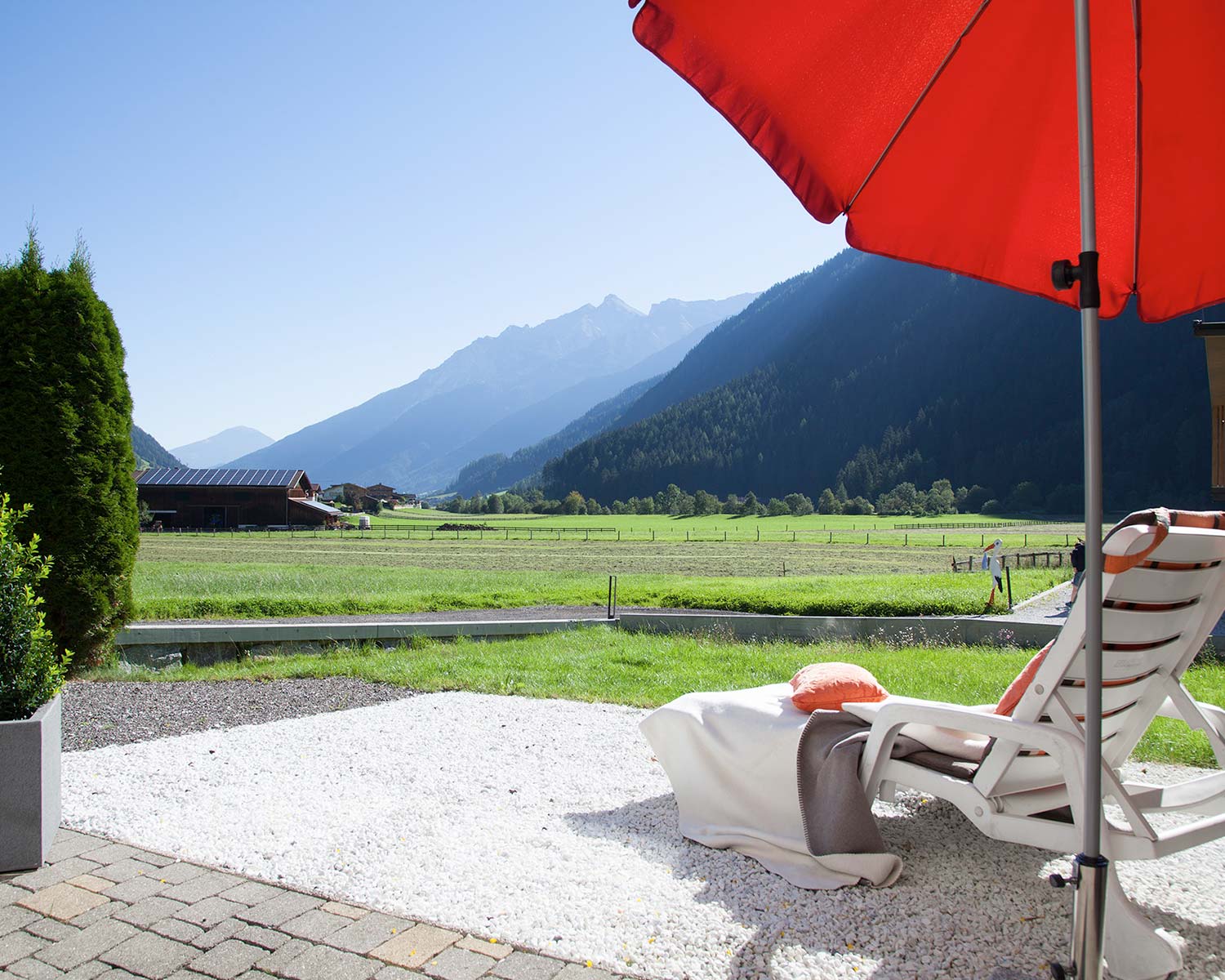 Terrace with dreamlike views - Chalet Claudia - Your holiday apartment in Neustift/Milders in the Stubai Valley